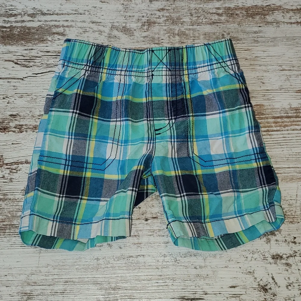 Boys Carter's shorts size 3T